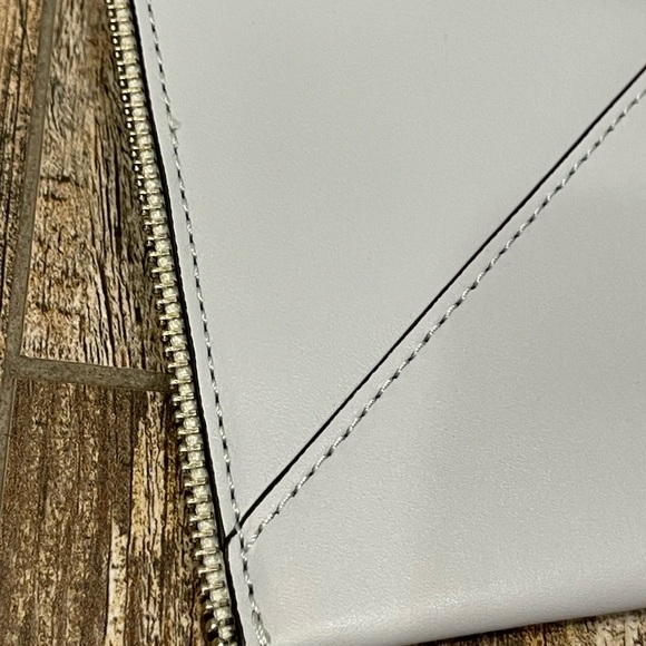 Rebecca Minkoff Star Perforated Leo Clutch - Picture 7 of 9